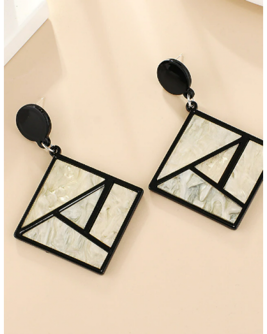 Women's Chic And Modern Square Up Earrings 