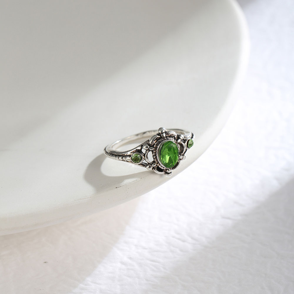 Vintage-Classic-Ring-Women-Wedding-Jewelry-Inlaid-With-Green-Gems-Artistic-Charm